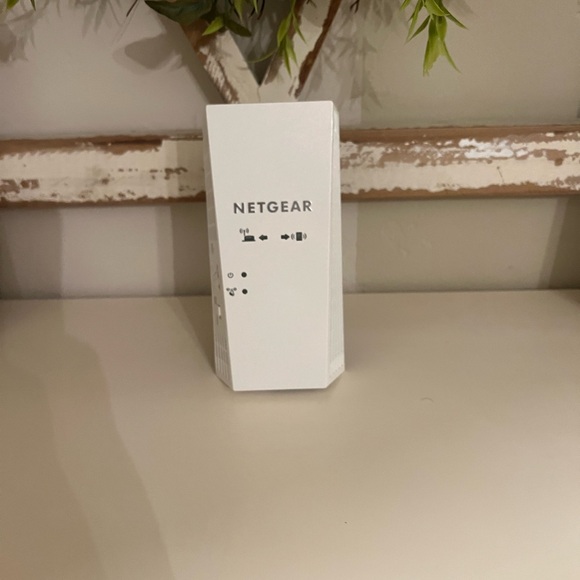 NETGEAR White WiFi Router - Picture 1 of 1